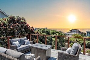 Property grounds - Miramar Oasis! Ocean View, Hot Tub, Steps2Beach, Roof Deck, Fire Pit, Coastal Trail (El Granada)