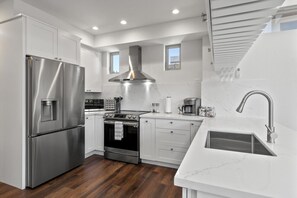 Fridge, microwave, oven, stovetop - Miramar Oasis! Ocean View, Hot Tub, Steps2Beach, Roof Deck, Fire Pit, Coastal Trail (El Granada)