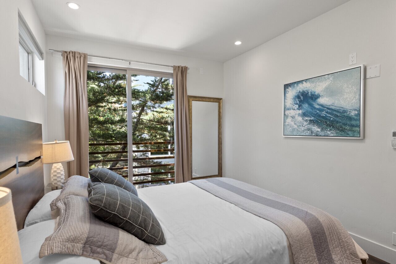 2 bedrooms, desk, iron/ironing board, travel cot