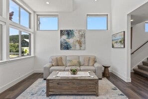 Smart TV - Miramar Oasis! Ocean View, Hot Tub, Steps2Beach, Roof Deck, Fire Pit, Coastal Trail (El Granada)