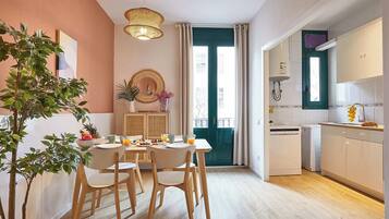 Superior Apartment, Courtyard View (6211) | Private kitchen | Full-size fridge, microwave, oven, stovetop