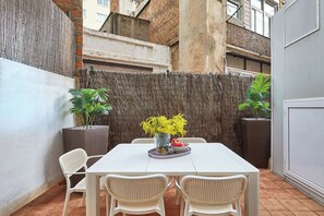 Apartemen Superior, pemandangan halaman (6211) | Teras/patio