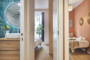 Family Apartment, Balcony | 3 bedrooms, iron/ironing board, free WiFi