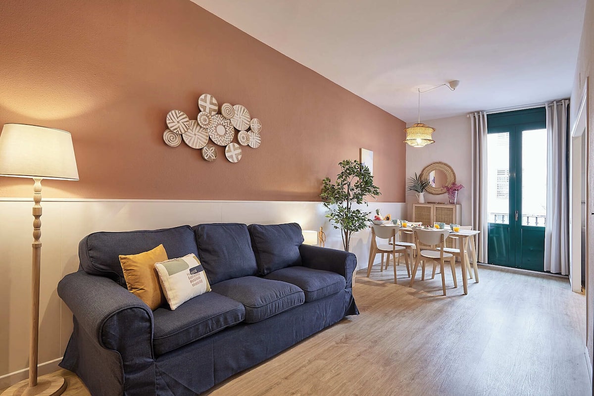 Superior Apartment, Courtyard View (6211) | Living area