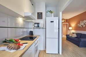 Family Apartment, Balcony | Private kitchen | Full-size fridge, microwave, oven, stovetop