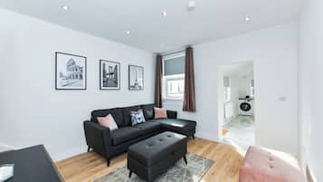 House, 4 Bedrooms | Living area