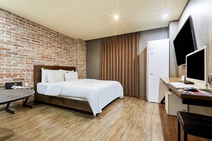 Business Double Room, 1 Double Bed, City View | Desk, laptop workspace, free WiFi - Paradise Hotel (Icheon)