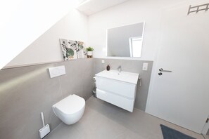 Shower, hair dryer, towels, soap - Exclusive apartment “Tony”
Modern living for up to 6 people in a prime location (Küssaberg)