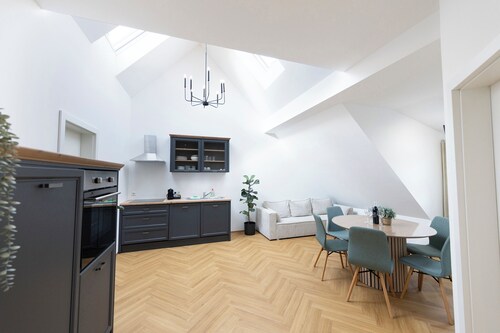 Exclusive apartment “Tony”
Modern living for up to 6 people in a prime location