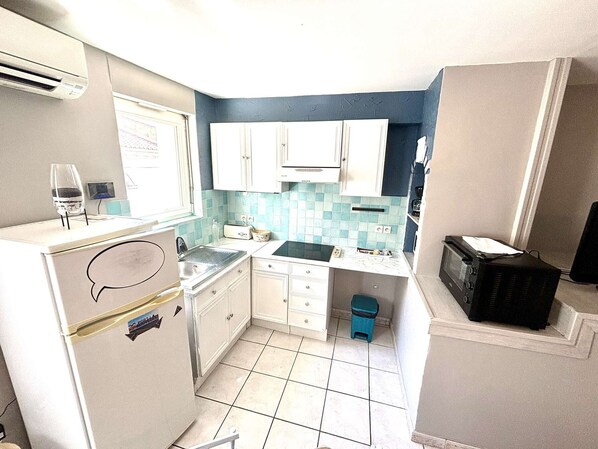 電子レンジ、オーブン、コンロ、コーヒー / ティーメーカー