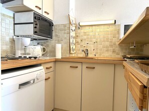 Frigorífico, horno y lavavajillas