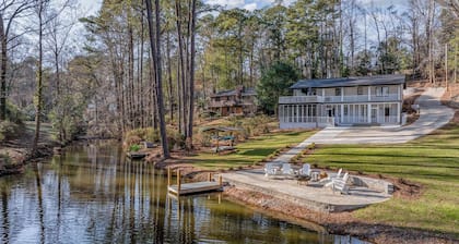 Northwood Retreat- 5 BR 4BA- Lake Views- Hot Tub