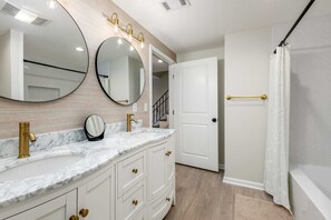 Shower, hair dryer, towels, shampoo - Northwood Retreat- 5 BR 4BA- Lake Views- Hot Tub (Northport)