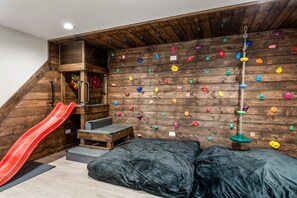 5 habitaciones, escritorio, tabla de planchar con plancha y wifi 