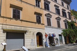 Exterior - Bernini al Borgo - St. Peter / Vatican (Roma)