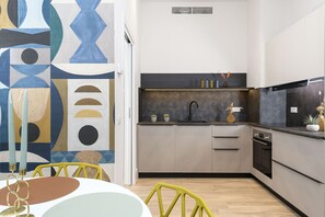 Fridge, microwave, stovetop, dishwasher
