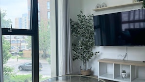 Interior - Luxury 2 bed 2 Bath, 1 min Walk From Station (London)