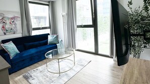 Apartment | Living area - Luxury 2 bed 2 Bath, 1 min Walk From Station (London)