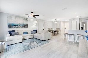 Televisión y oficina 