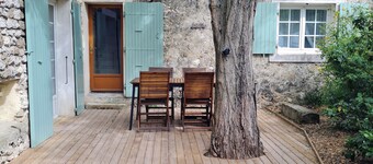 Maison de Village au Calme Avec Extérieurs. A Proximité de Grignan