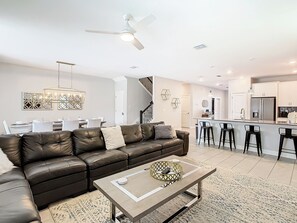 Smart TV, DVD player - 1209 Challenge: 8 BR, 5 BA House in Davenport, Sleeps 18 (Davenport)