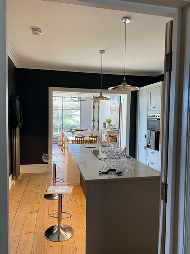 Stunning 6-Bedroom House in Swanage, Minutes from Beach, with Parking and Garden
