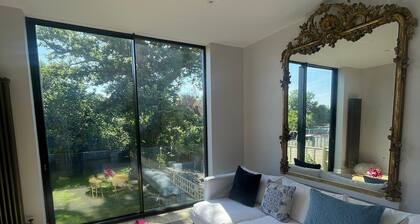 Stunning 6-Bedroom House in Swanage, Minutes from Beach, with Parking and Garden