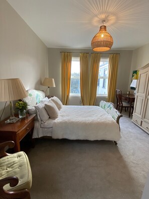 6 slaapkamers, een strijkplank/strijkijzer, wifi, beddengoed