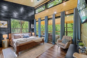 3 bedrooms, iron/ironing board, WiFi, bed sheets - Rustic Cabin Retreat・Sleeps 10・Indoor Pool・Hot Tub (Sevierville)