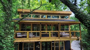 Exterior - Rustic Cabin Retreat・Sleeps 10・Indoor Pool・Hot Tub (Sevierville)