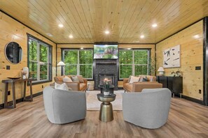 Interior - Rustic Cabin Retreat・Sleeps 10・Indoor Pool・Hot Tub (Sevierville)