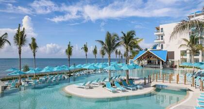 Swim-Up Suite/Infinity Pool/Private Terrace/Caribbean Sea Views ; Adults-Only