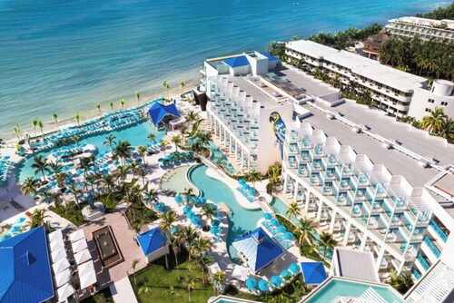 Swim-Up Suite/Infinity Pool/Private Terrace/Caribbean Sea Views ; Adults-Only