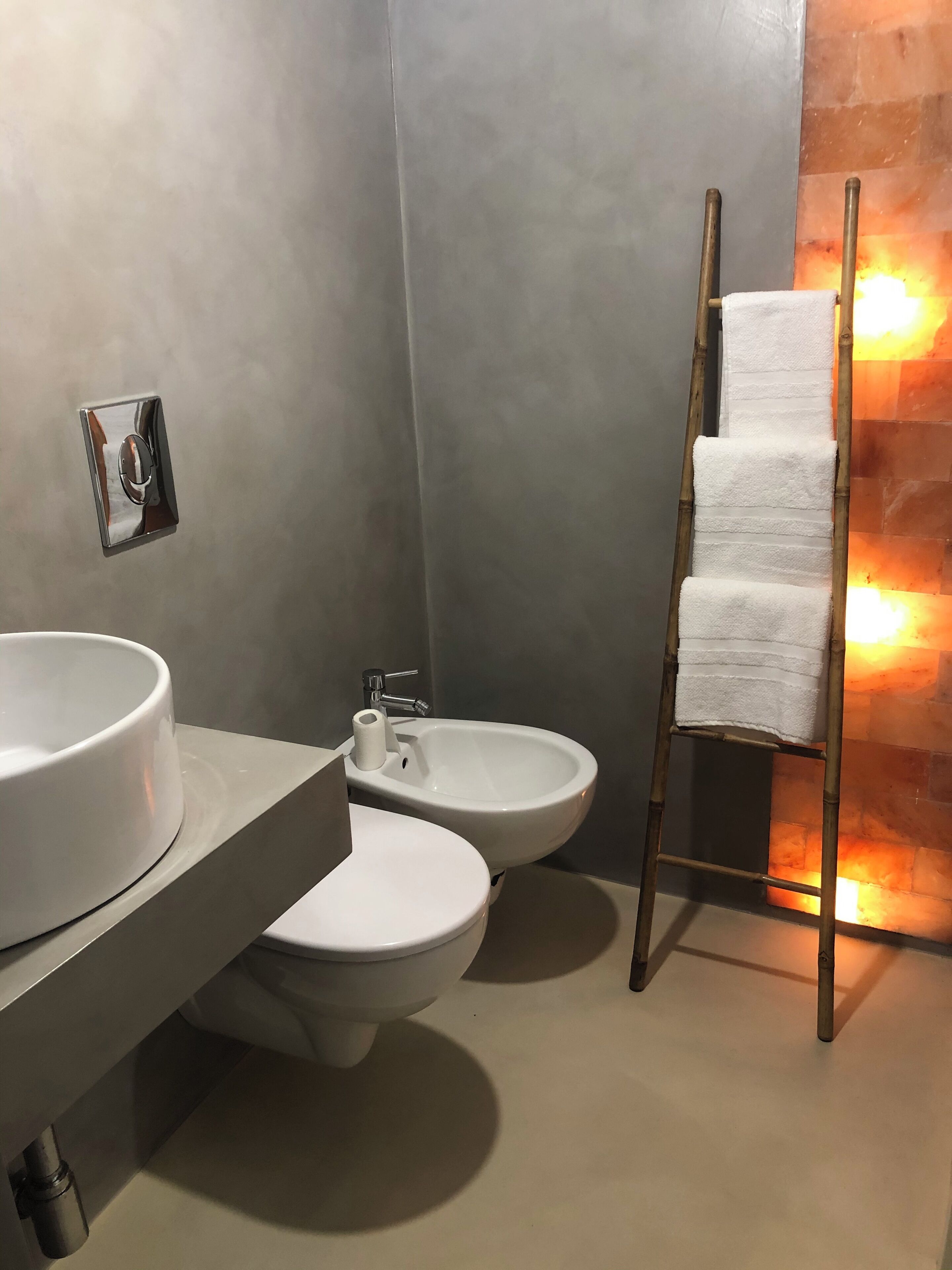 Deluxe Double Room, Non Smoking | Bathroom | Shower, hair dryer, towels, soap