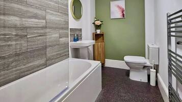 Hårføner, håndklær, såpe og sjampo