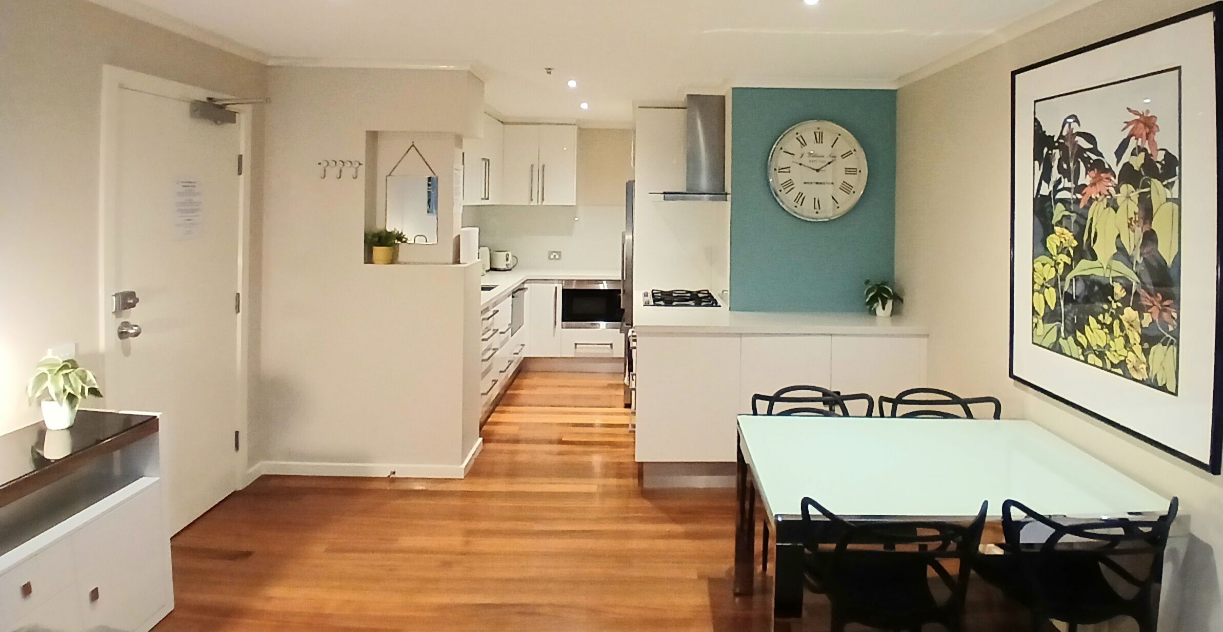 Superior Apartment, 3 Bedrooms, City View | Dining room