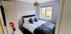 3 bedrooms, desk, iron/ironing board, WiFi