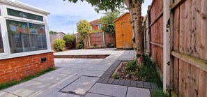 المنطقة المحيطة بالمنشأة