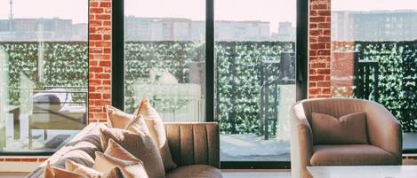 Smart-TV, Tischtennisplatte