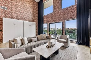 Smart-TV, Tischtennisplatte