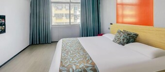 Silver Spring Hotel (Shenzhen Yuanling Subway Station)