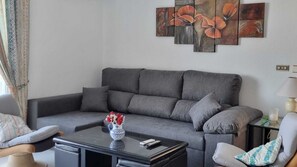 TV connectée, livres, écrans d'ordinateur