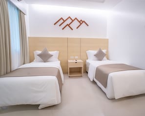 Deluxe Twin Room | 1 bedroom, minibar, iron/ironing board, free WiFi