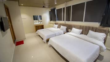 Deluxe Quadruple Room | Free WiFi, bed sheets