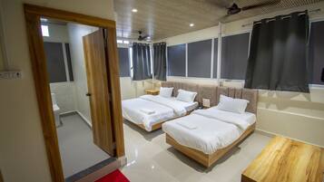 Deluxe Triple Room | Free WiFi, bed sheets