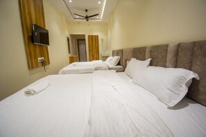 Deluxe Quadruple Room | Free WiFi, bed sheets