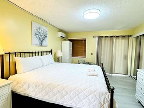 Iron/ironing board, WiFi, bed sheets - Awesome Studio at Bay Tree, 1st floor (Little River)