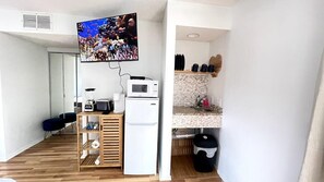 Interior - LR2 Bay Tree great studio + pool in Little River (Little River)