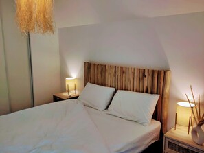 2 bedrooms, bed sheets