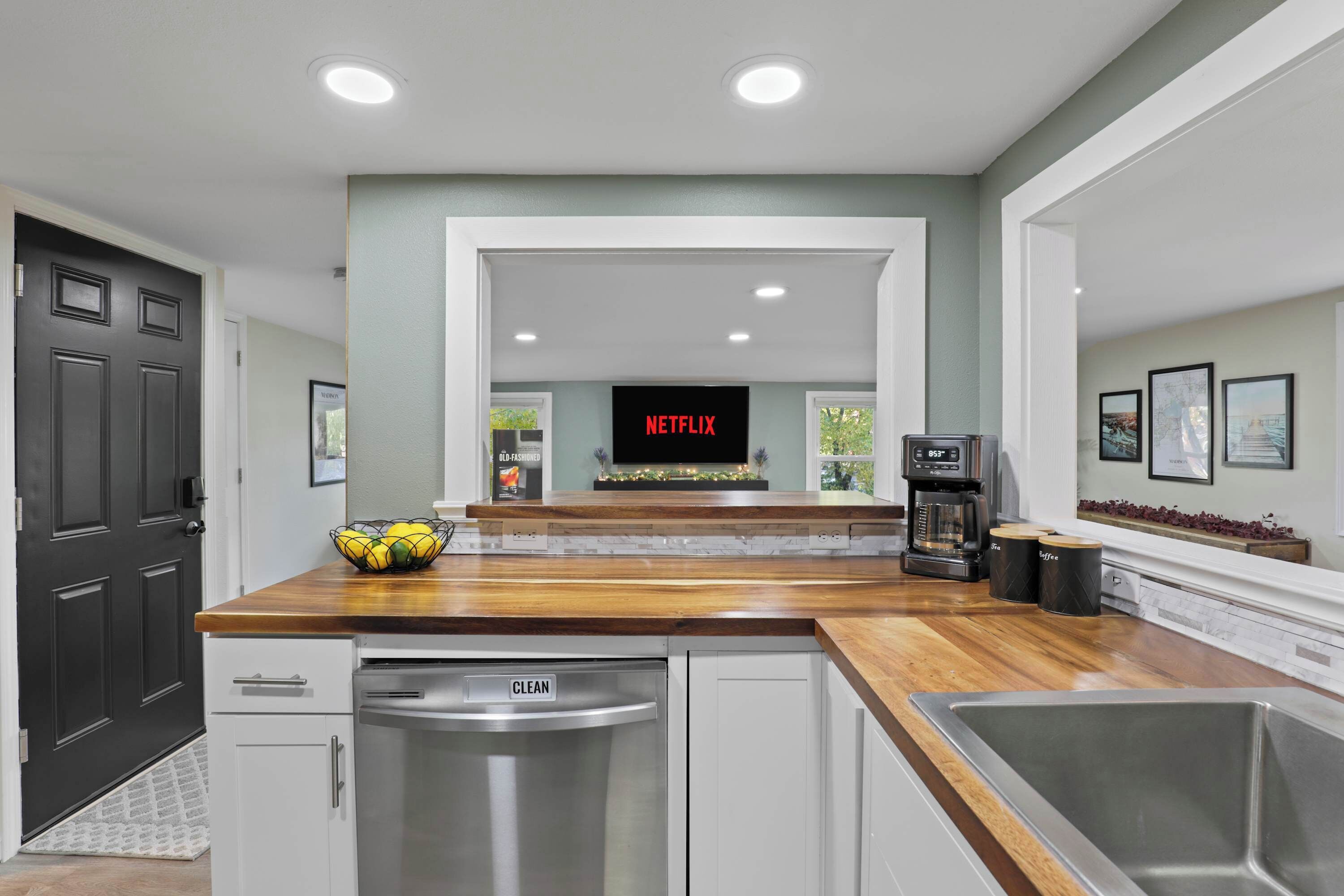 Kylskåp, mikrovågsugn, ugn och spishäll